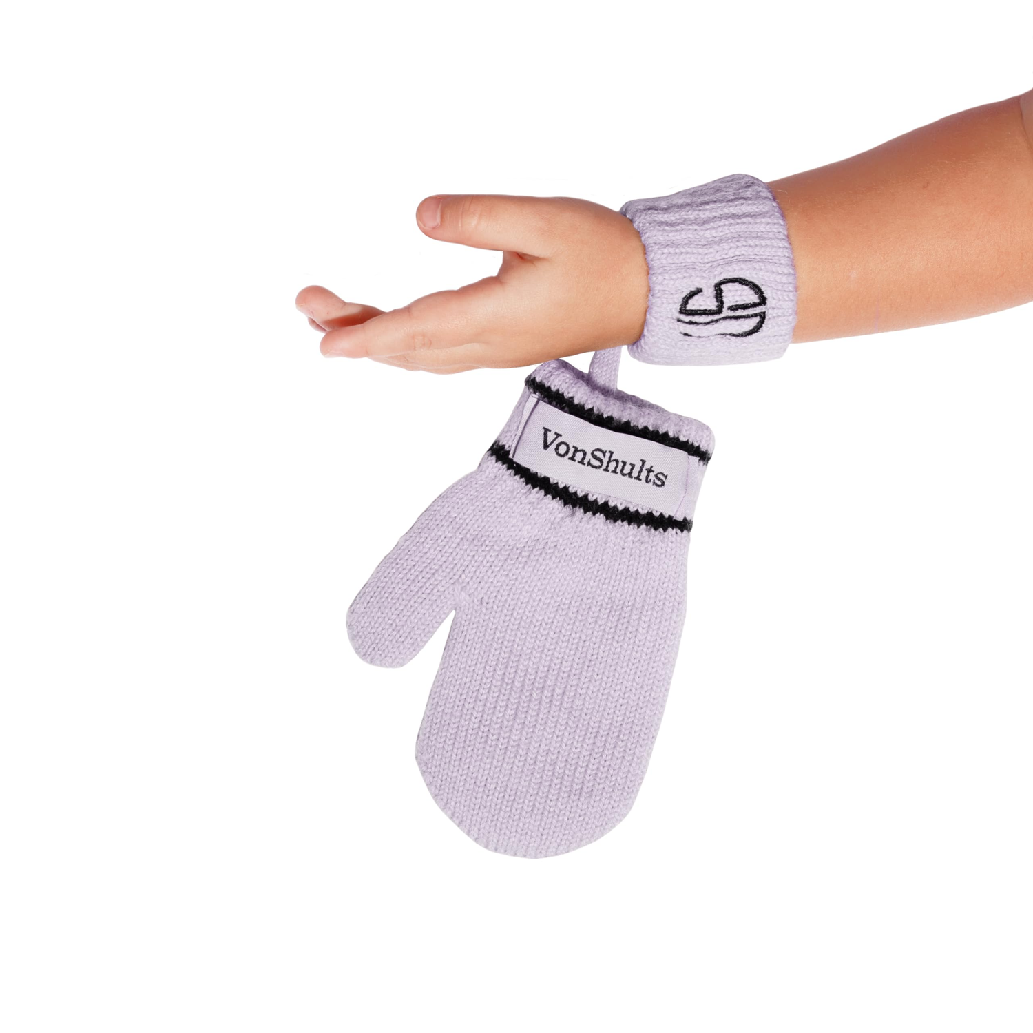 Thanks patented Elastic Bridge™ the gloves remain suspended on an elastic bridge and an additional cuff on your wrist, ready to be worn again without the risk of misplacing them.