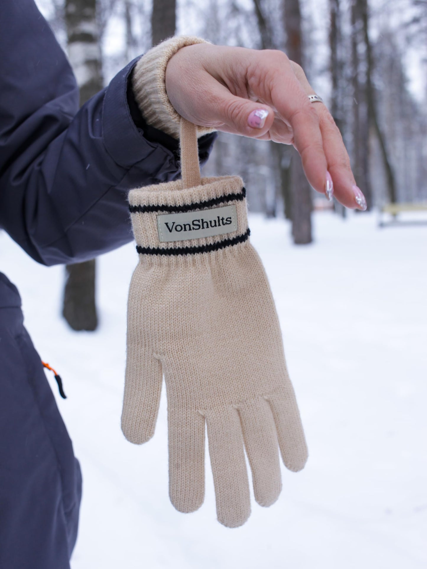 VonShults Merino Wool Winter Gloves Womens with Leashes @ Elastic Wrist Band Strap - Chistmas gift - Never-lose Warm Gloves Mittens for Adults with Strings