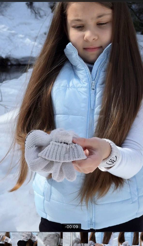 VonShults Merino Wool Winter Gloves Kids Teens with Wrist Strap Strings No Clips - Never-Lose Warm Cold Weather Mittens with Band Cord