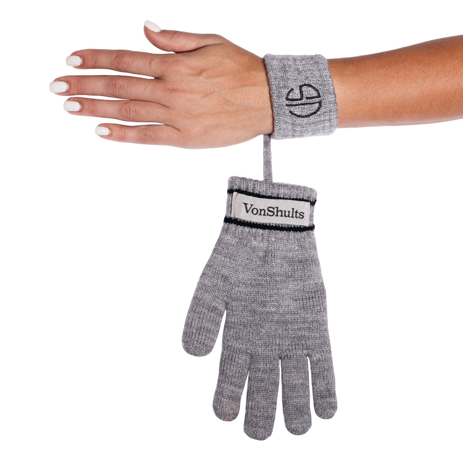 Thanks patented Elastic Bridge™ the gloves remain suspended on an elastic bridge and an additional cuff on your wrist, ready to be worn again without the risk of misplacing them.