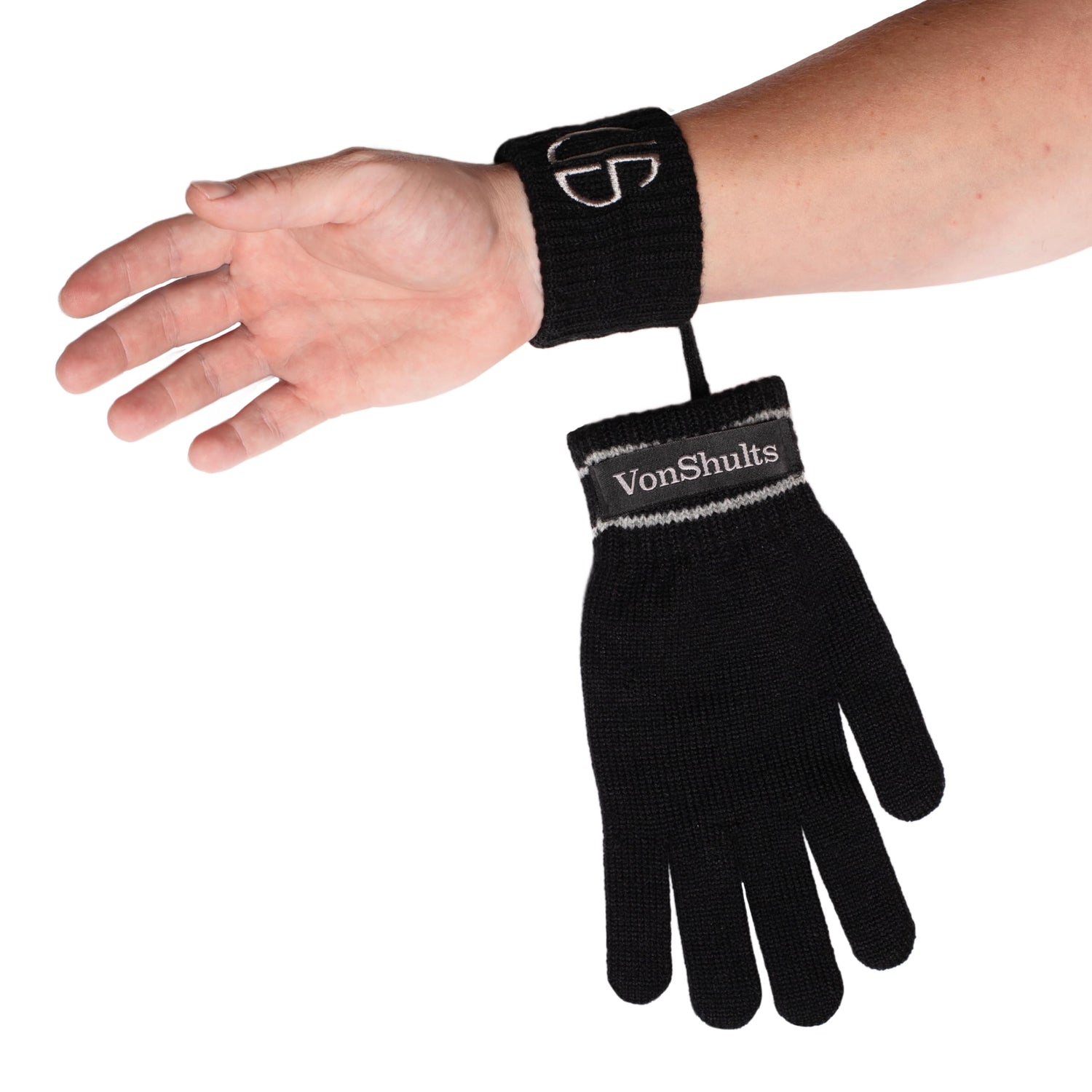 Thanks patented Elastic Bridge™ the gloves remain suspended on an elastic bridge and an additional cuff on your wrist, ready to be worn again without the risk of misplacing them.