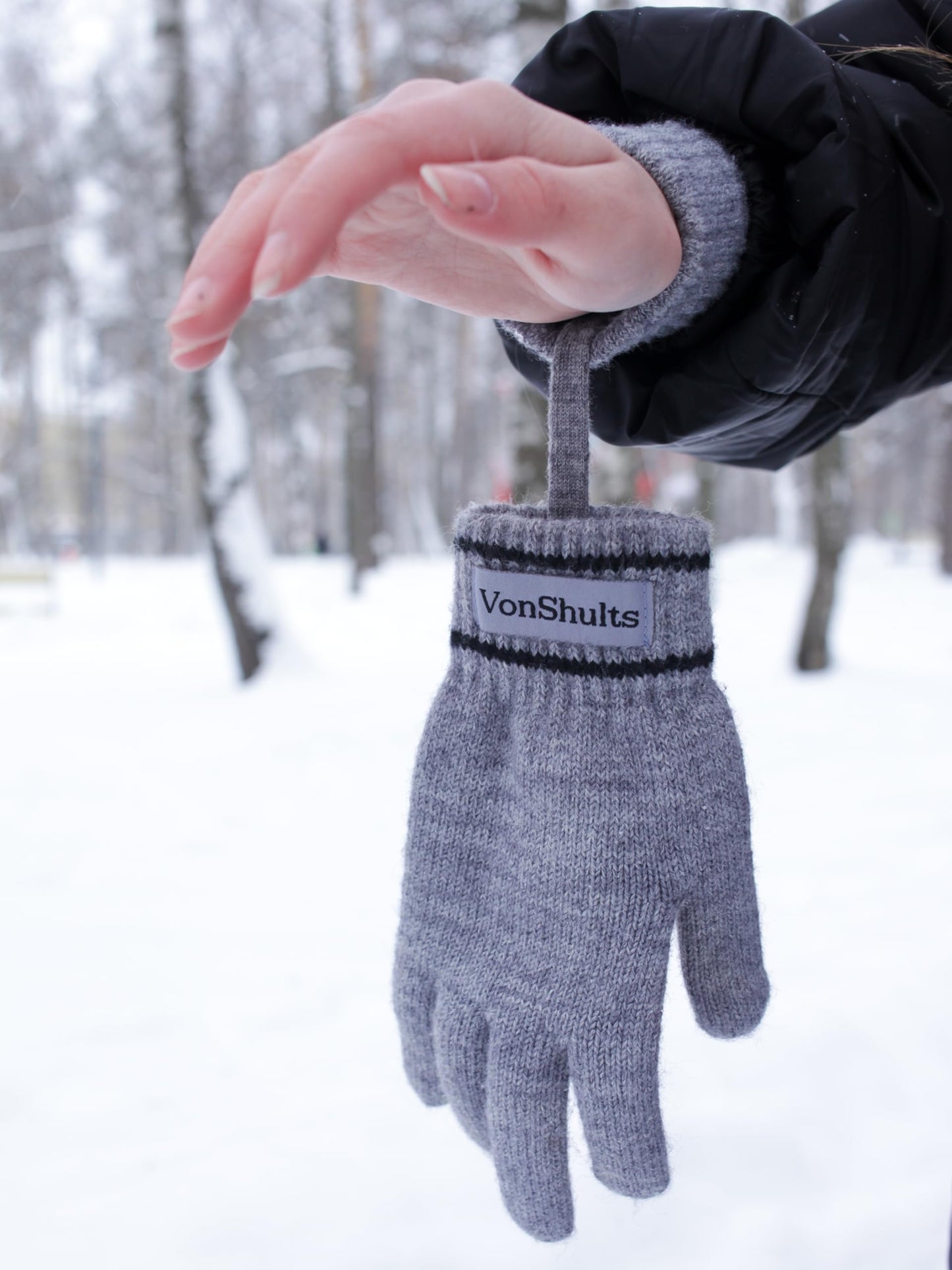 VonShults Merino Wool Winter Gloves Kids Teens with Wrist Strap Strings No Clips - Never-Lose Warm Cold Weather Mittens with Band Cord