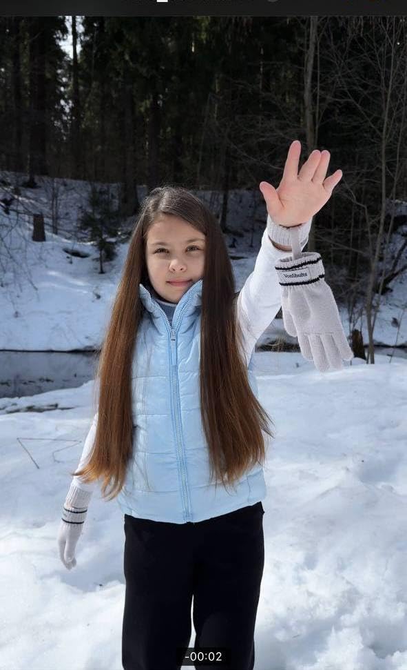 VonShults Merino Wool Winter Gloves Kids Teens with Wrist Strap Strings No Clips - Never-Lose Warm Cold Weather Mittens with Band Cord