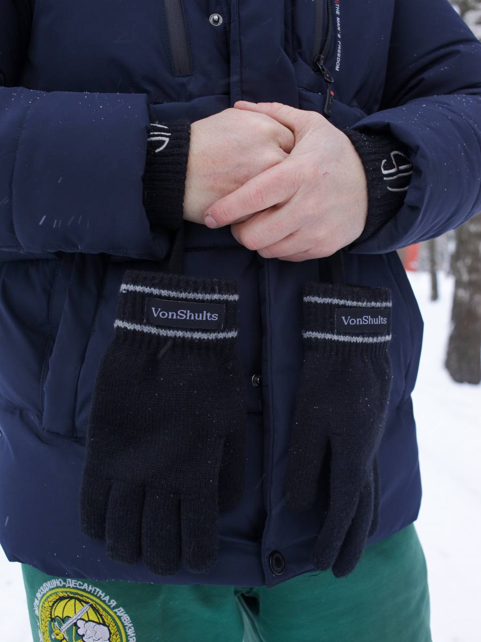 VonShults Merino Wool Winter Gloves Mens with Leashes @ Elastic Wrist Band Strap - Chistmas gift - Never-lose Warm Gloves Mittens for Adults with Strings
