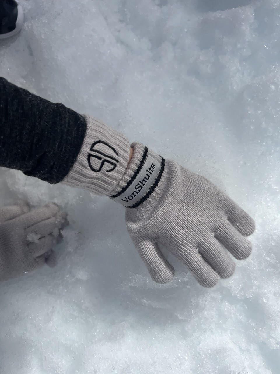 VonShults Merino Wool Winter Gloves Kids Teens with Wrist Strap Strings No Clips - Never-Lose Warm Cold Weather Mittens with Band Cord
