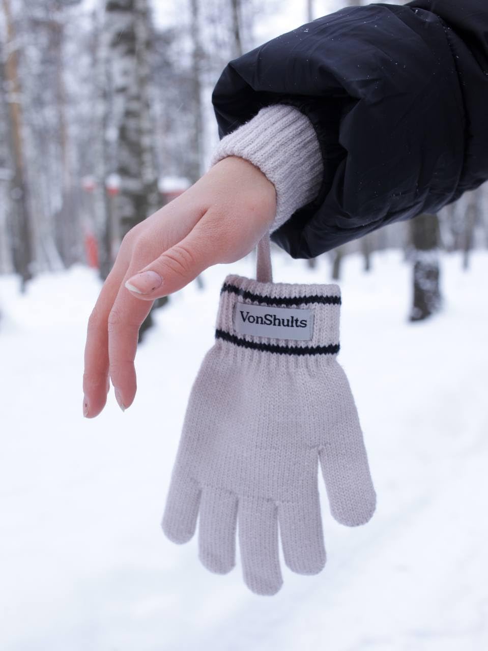 VonShults Merino Wool Winter Gloves Kids Teens with Wrist Strap Strings No Clips - Never-Lose Warm Cold Weather Mittens with Band Cord