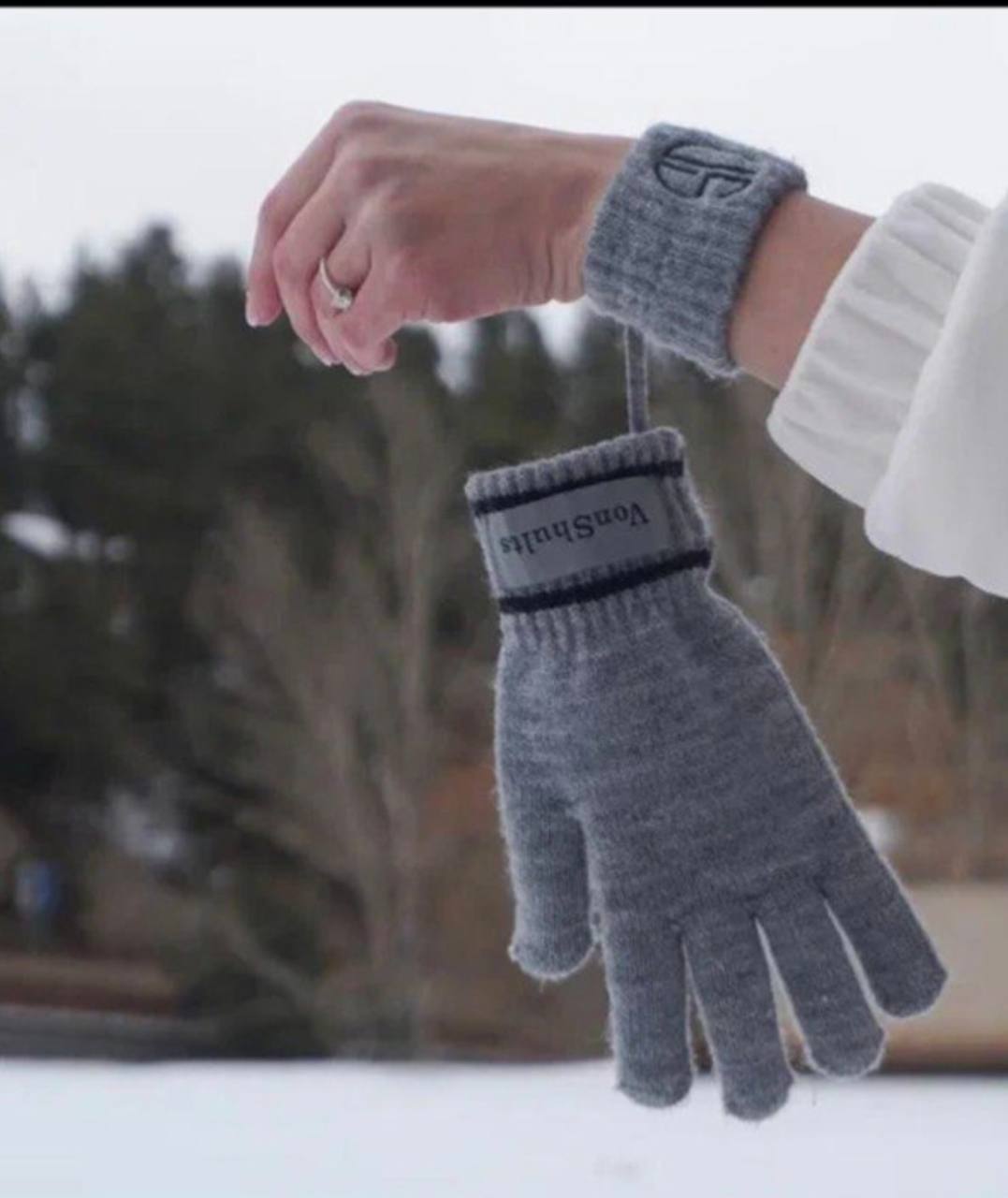 VonShults Merino Wool Winter Gloves Womens with Leashes @ Elastic Wrist Band Strap - Chistmas gift - Never-lose Warm Gloves Mittens for Adults with Strings