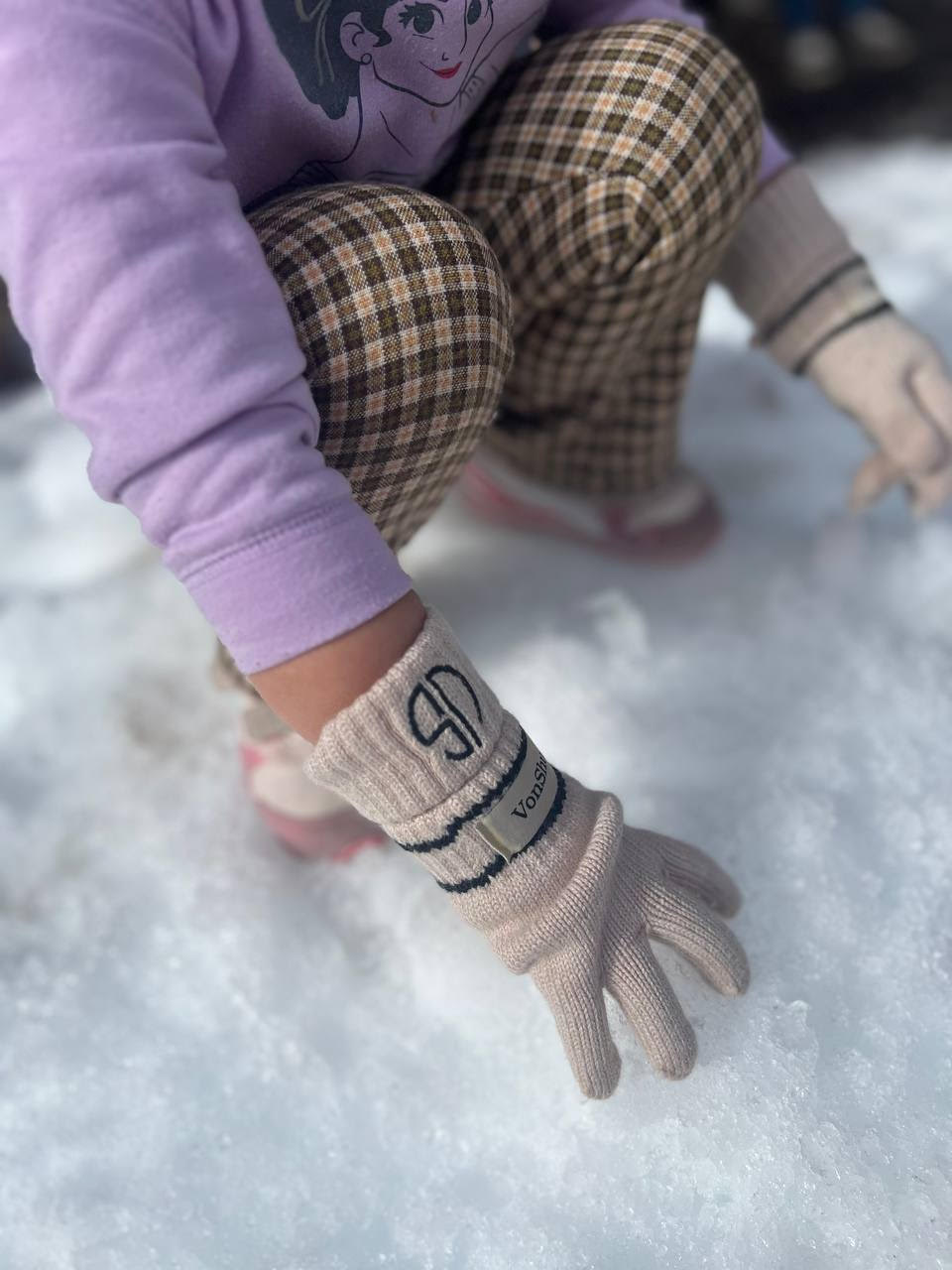 VonShults Merino Wool Winter Gloves Kids Teens with Wrist Strap Strings No Clips - Never-Lose Warm Cold Weather Mittens with Band Cord