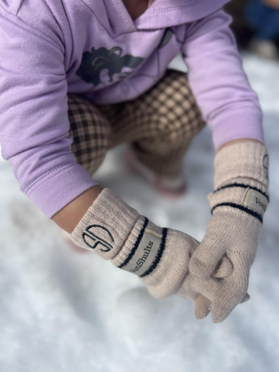 VonShults Merino Wool Winter Gloves Kids Teens with Wrist Strap Strings No Clips - Never-Lose Warm Cold Weather Mittens with Band Cord